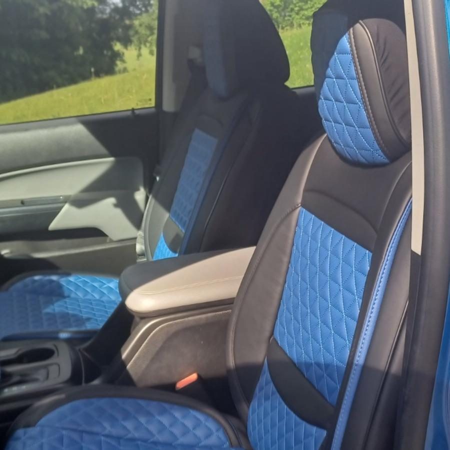 Black and blue covers in Josh P.'s 2022 Chevy Colorado